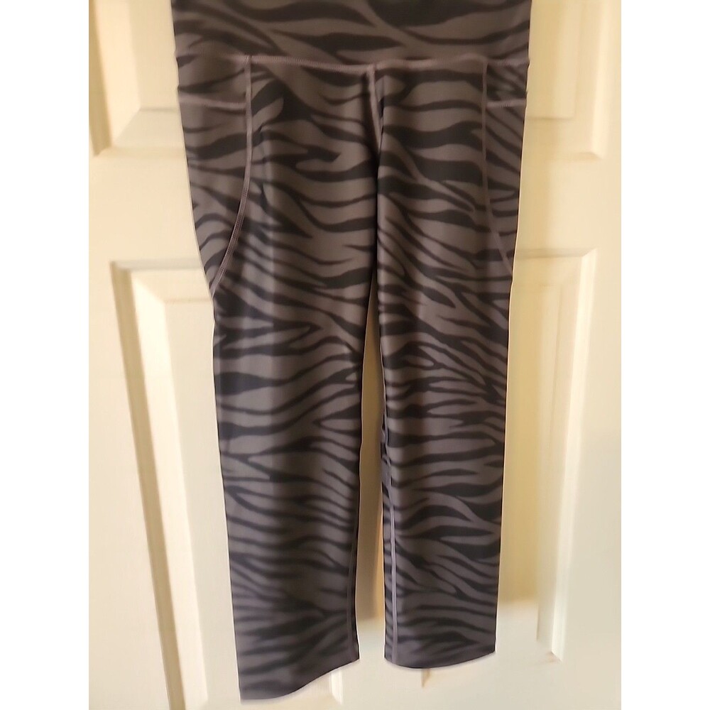 Old Navy Women's Size M Black Zebra Print Cropped Leggings Animal Capri Medium